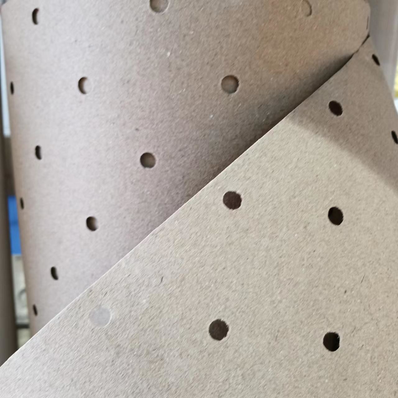 25kg Brown Kraft Liner Paper 45gsm White Kraft Wrapping Paper Roll