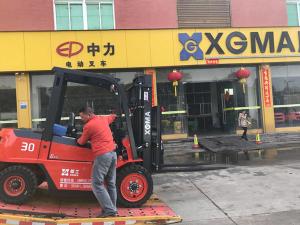 Wholesale Paper Industrial Diesel Forklift Truck , Powered Pallet Truck High Performance from china suppliers