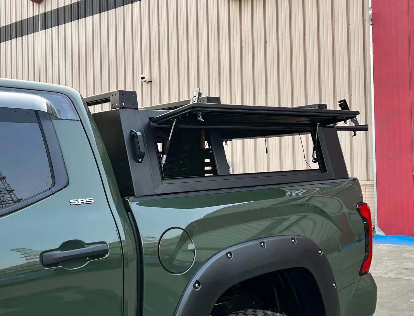 Black Toyota Tundra Pickup Bed Cover with Trunk Mount and Aluminium Construction