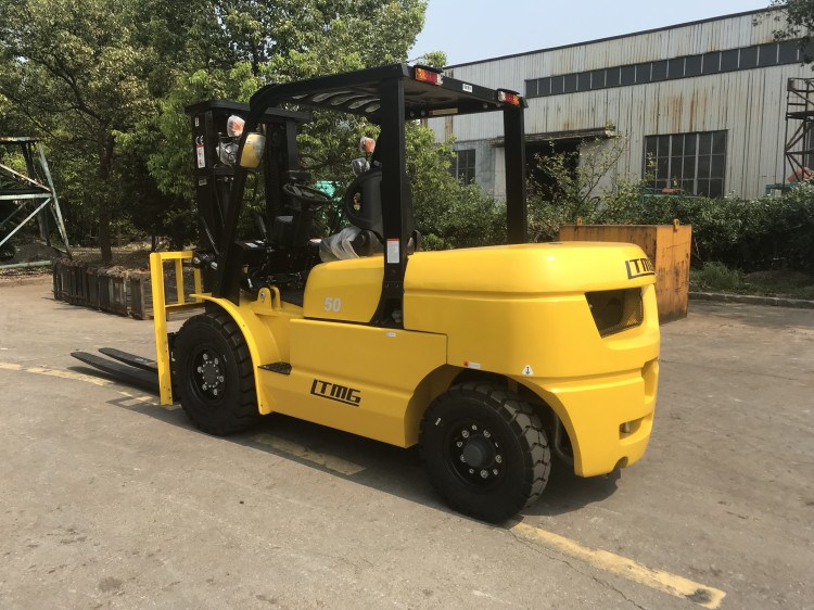 5000kg rated capacity diesel forklift truck with dual front tires