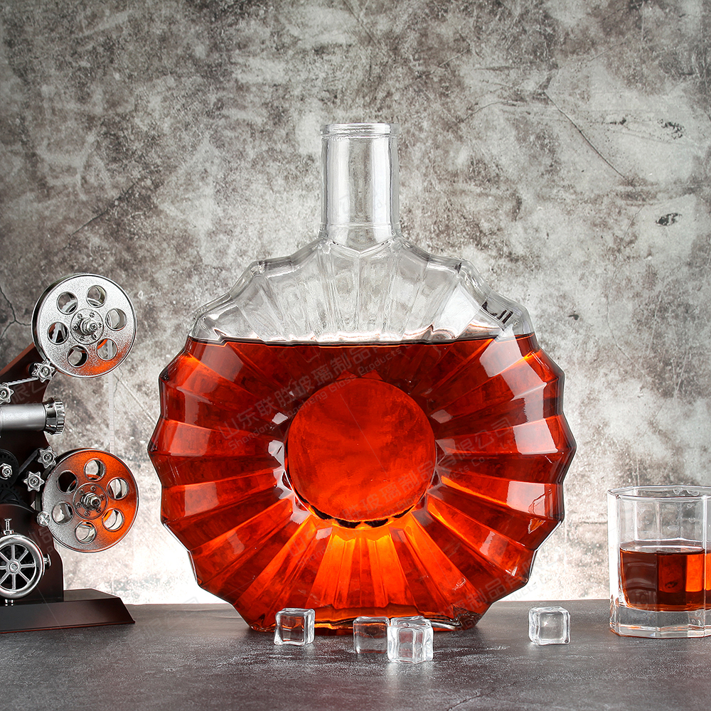 Creative Whiskey Vodka Bottles with Glass Bottle Material 500ml 800ml Unique Shape