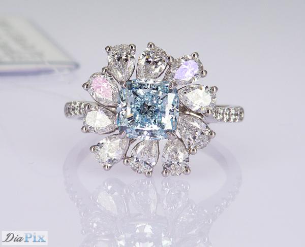 3.284ct Cushion Cut Sky Blue CVD Synthetic Diamond Rings Luxury 18K White Gold