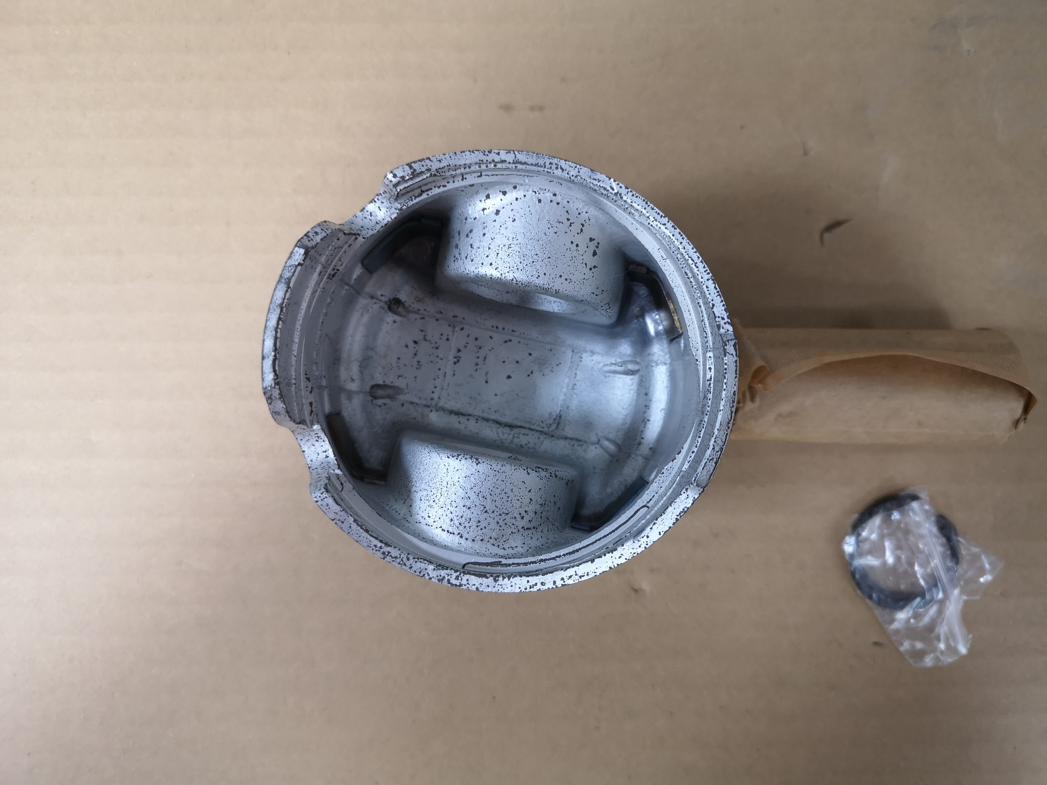 30RMB 8944331770 4JB1 Engine Piston With Pin And Snap Surface Oxidized
