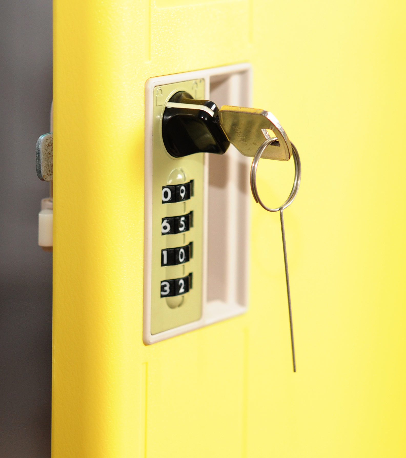 2 Comparts 1 Column Employee Storage Lockers Yellow With Mechanical Lock