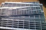 Corrosion Resistant Galvanized Steel Grate Stair Treads Metal Non Slip Stair