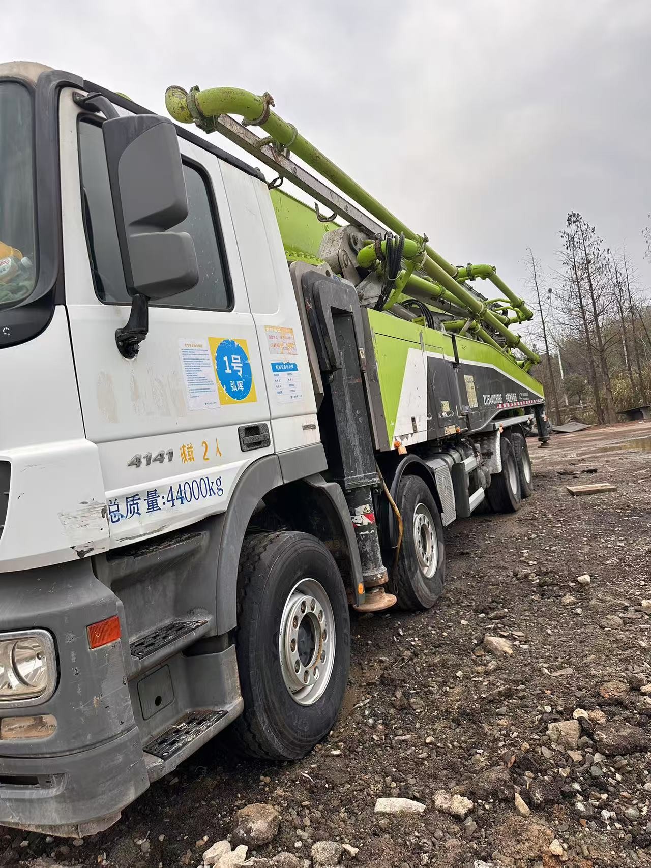 Used Zoomlion 63m concrete pump truck price in 2019, special sale