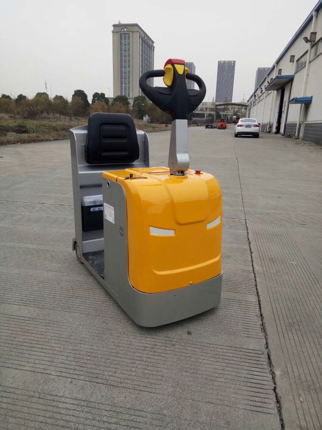 2 Ton -3 Ton Electric Baggage Towing Tractor Stand Type QD20/QD30