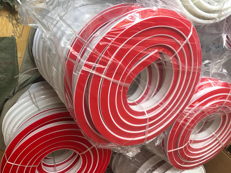 Collapsible Shower Threshold Water Retaining Strip with Easy-to-Install Water Stopper