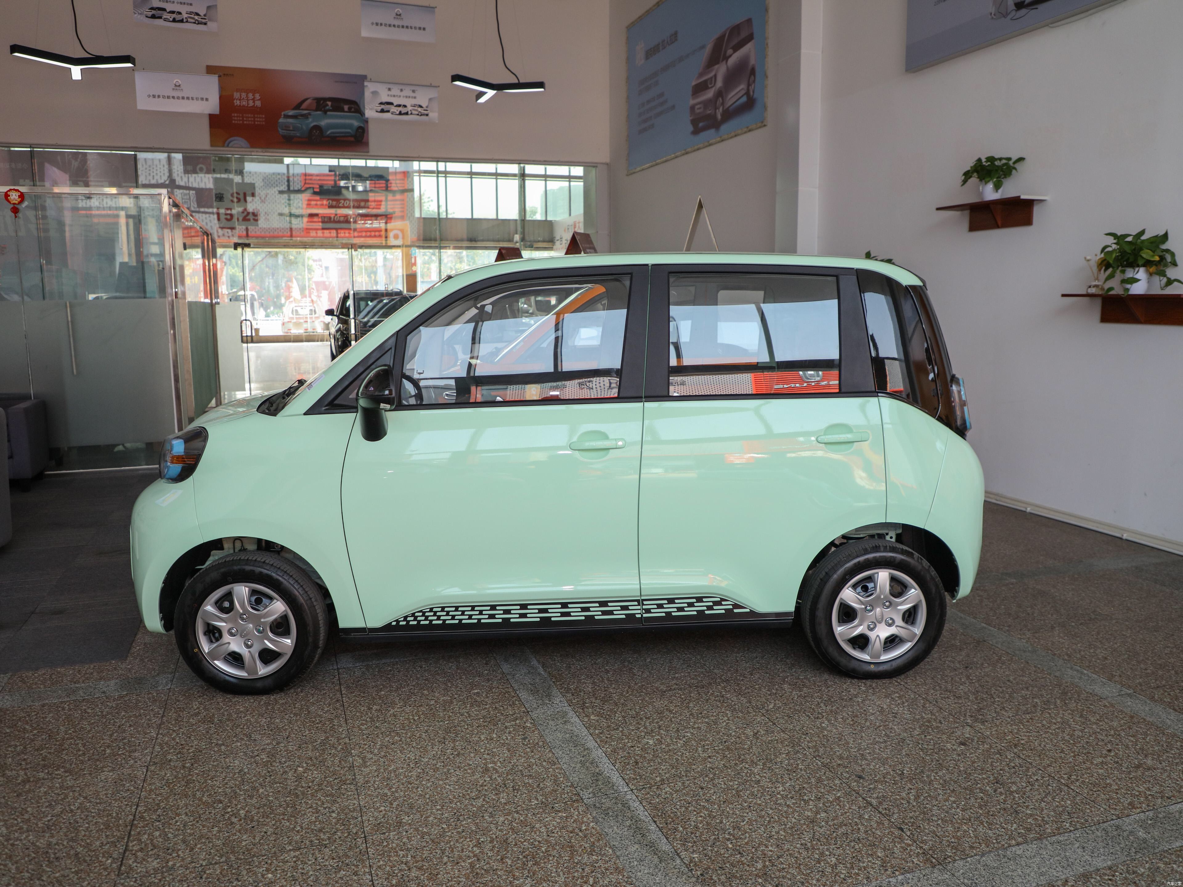 The Chinese-made five-door four-seat new-energy mini hatchback Punk Duoduo has a range of 175 kilometers used car
