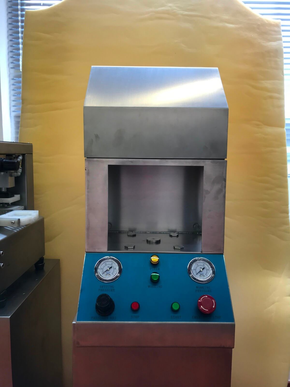 AC220V Grey Color Mini Capsule Separating Machine With 1 Year Warranty CS-Mini