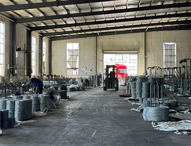 Rust Resistance 3or 4inch Barb Distance Galvanized Barbed Wire Roll