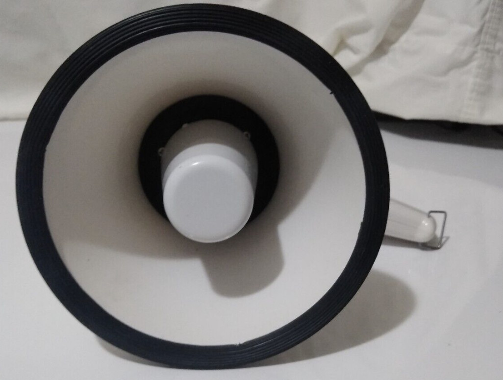 Siren Battery Powered Megaphone With Battery Bullhorn 0.3 - 0.5KM