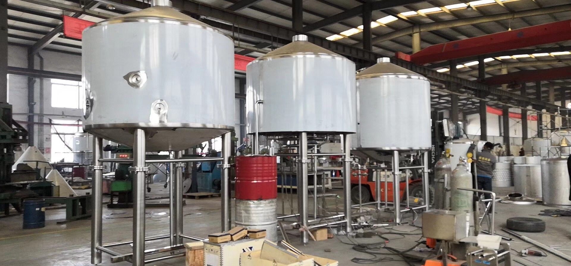 Sus 304 2000L Commercial Beer Brewing Equipment High Performance For Large Brewery