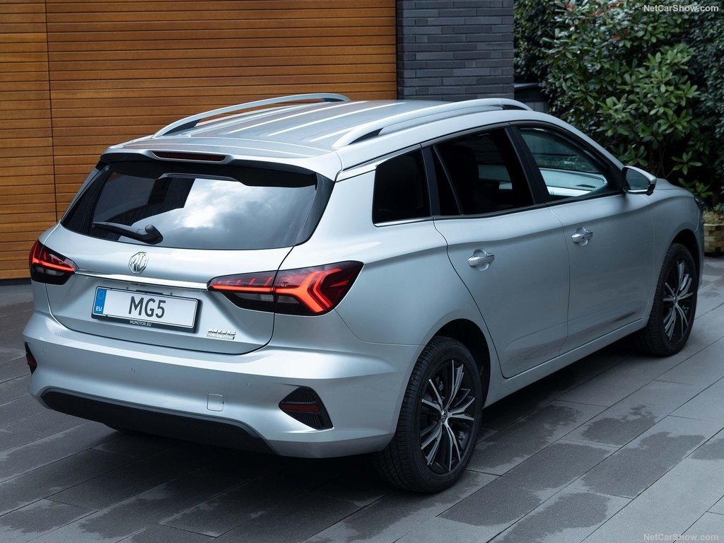 Roomy Affortable All Electric Car At MG 5 EV With A Decent Range 344km And Super Charging Ability