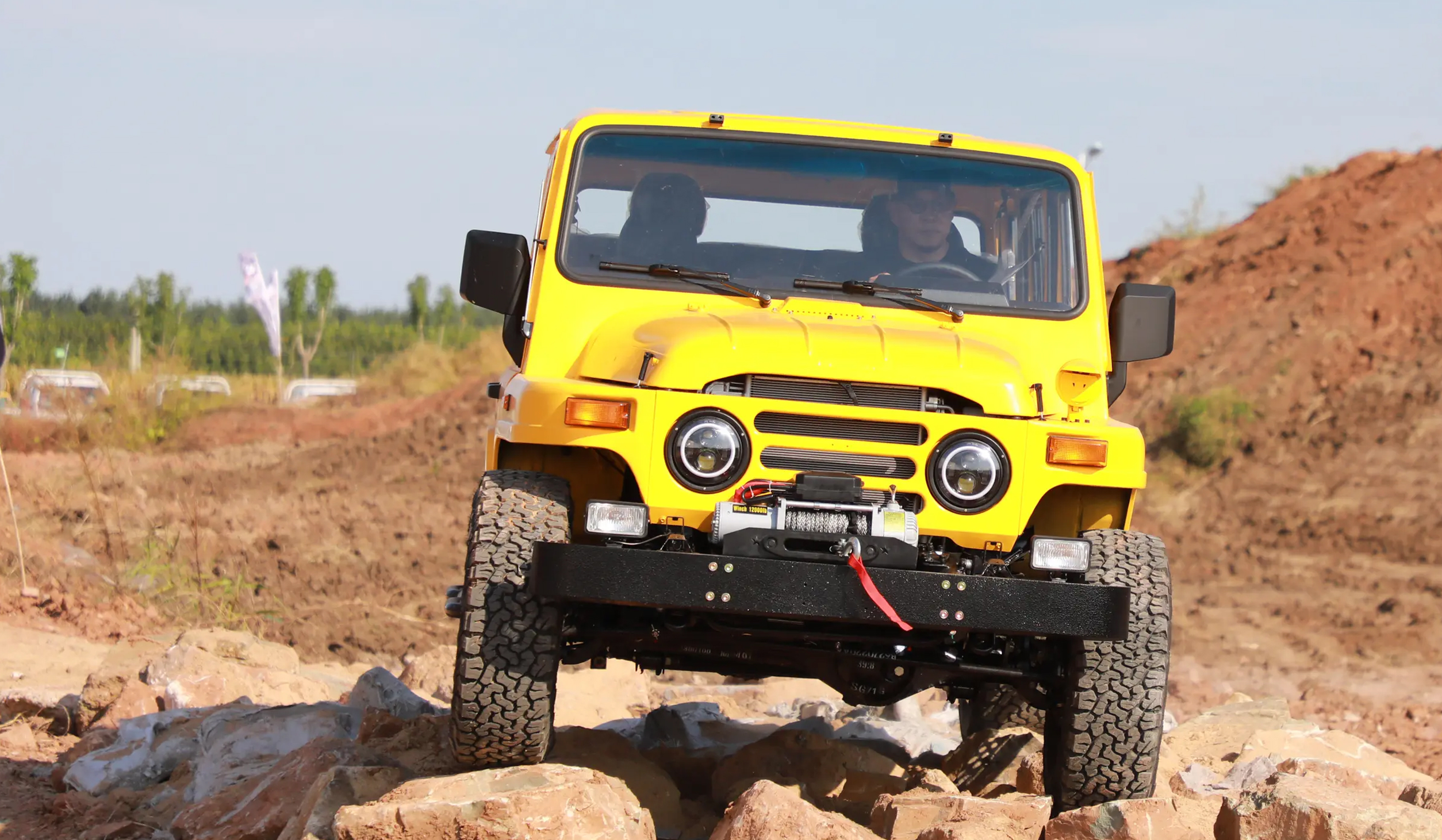BAIC BJ 212 Small Size SUV 2.4T Maximum 211 Horsepower L 4 Gas Car With 6 Gearbox Max Speed 150KM/H Petrol Car 4WD Manual Car