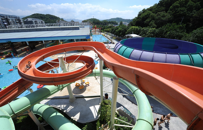 Large Holiday Waterpark Project , Indoor Amazing Funny Water Park / Customized water slide