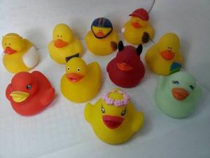 Wholesale Bath Floating Mini Rubber Ducks Harmless Holiday Design For Children Gifts from china suppliers