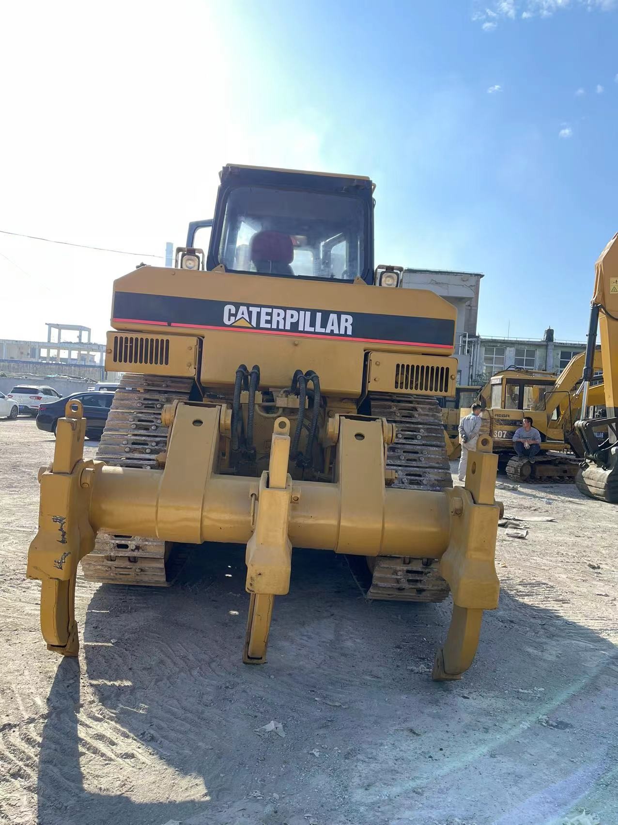 Robust Used Caterpillar Dozer CAT D7R Excavating Machine