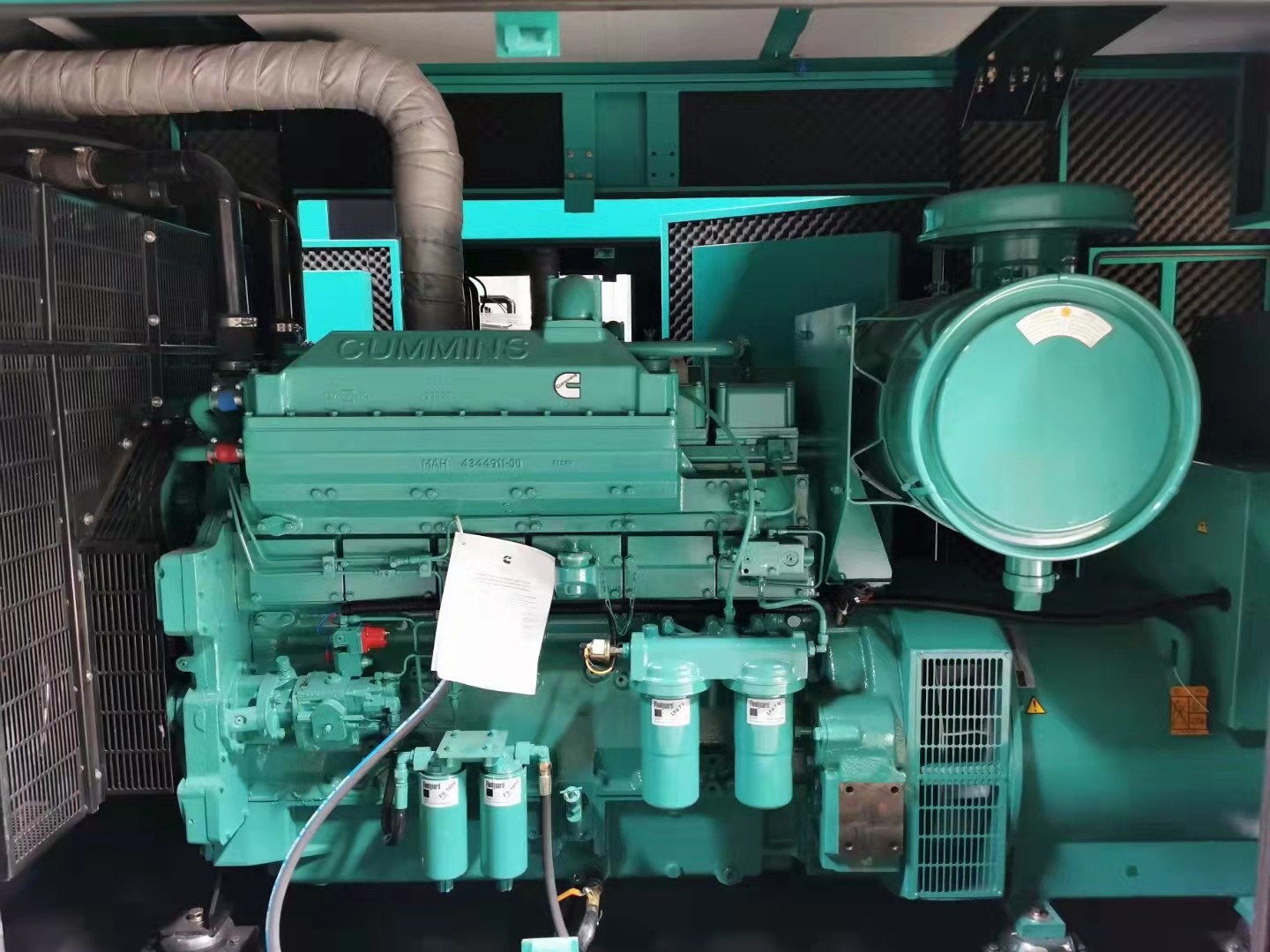 Trailer Cummins Electric Generator KTA19 G4 400kw Prime Power Diesel Generator