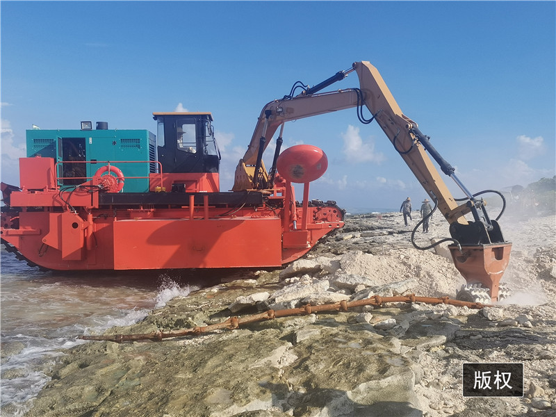 9.5m Length 2500m3 Amphibious Dredger For Sand Dredging River Lake