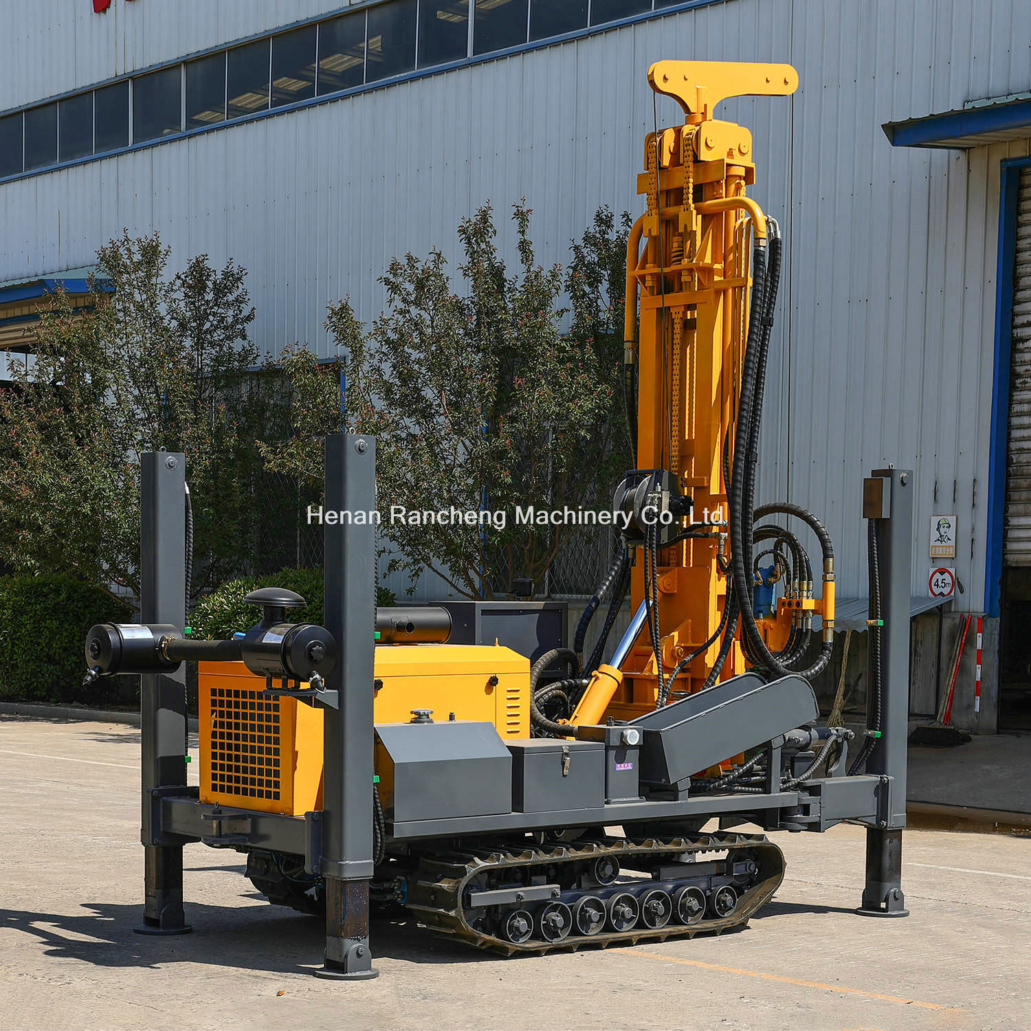 200m Hydraulic Crawler 58KW Diesel Powered Water Well Drilling Rig