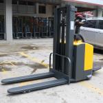 Double Mast Industrial Pallet Truck , 1500kg 3500mm Battery Operated Pallet