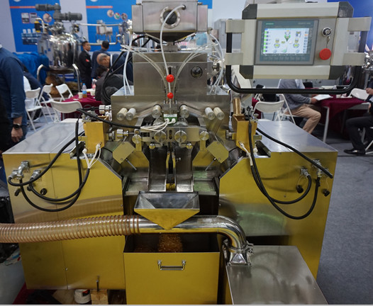 Multi Shape Filling / Sealing Softgel Encapsulation Machine With Siemens PLC Control