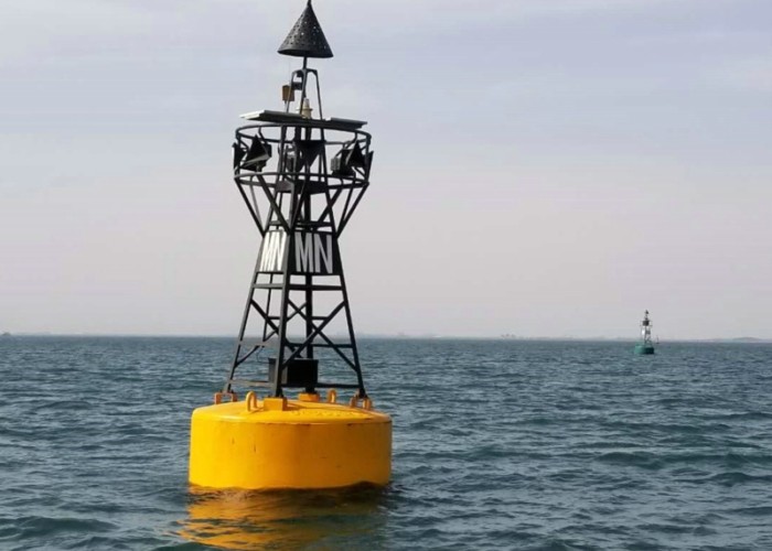 DGPS System Polyethylene Marine Navigation Buoys Anti Collision With Long Service Life