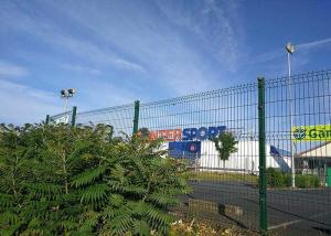 Wholesale ISO14001 Anti climbing 50*150mm Green V Mesh Fencing from china suppliers