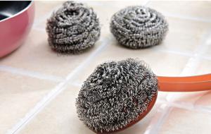 Wholesale Kitchen Cleaning Stainless Steel Scrubber Pads Sliver Color With Plastic Handle from china suppliers