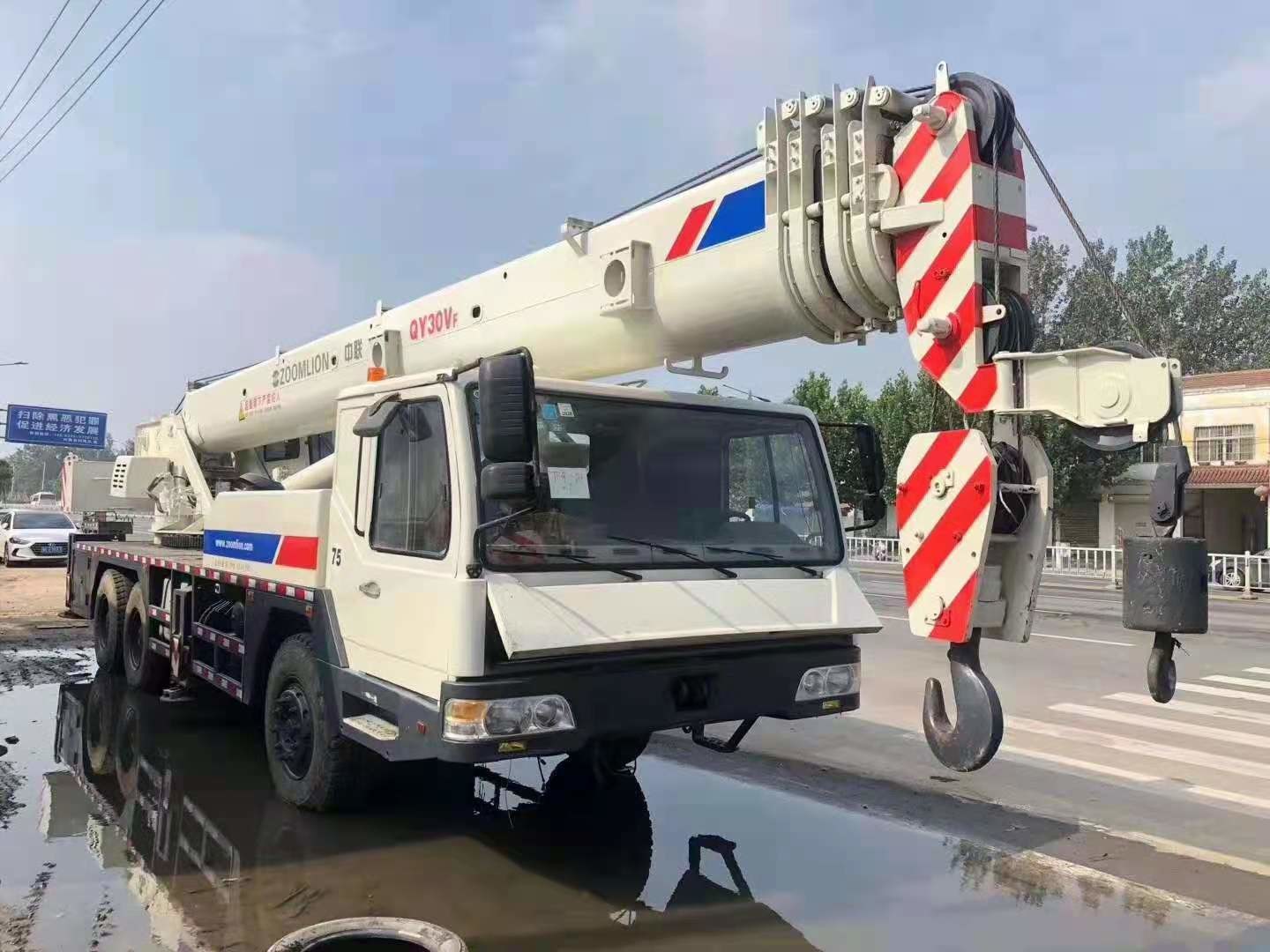 Five Section Arm Zoomlion 50T Crane QY50D Used Mobile Crane
