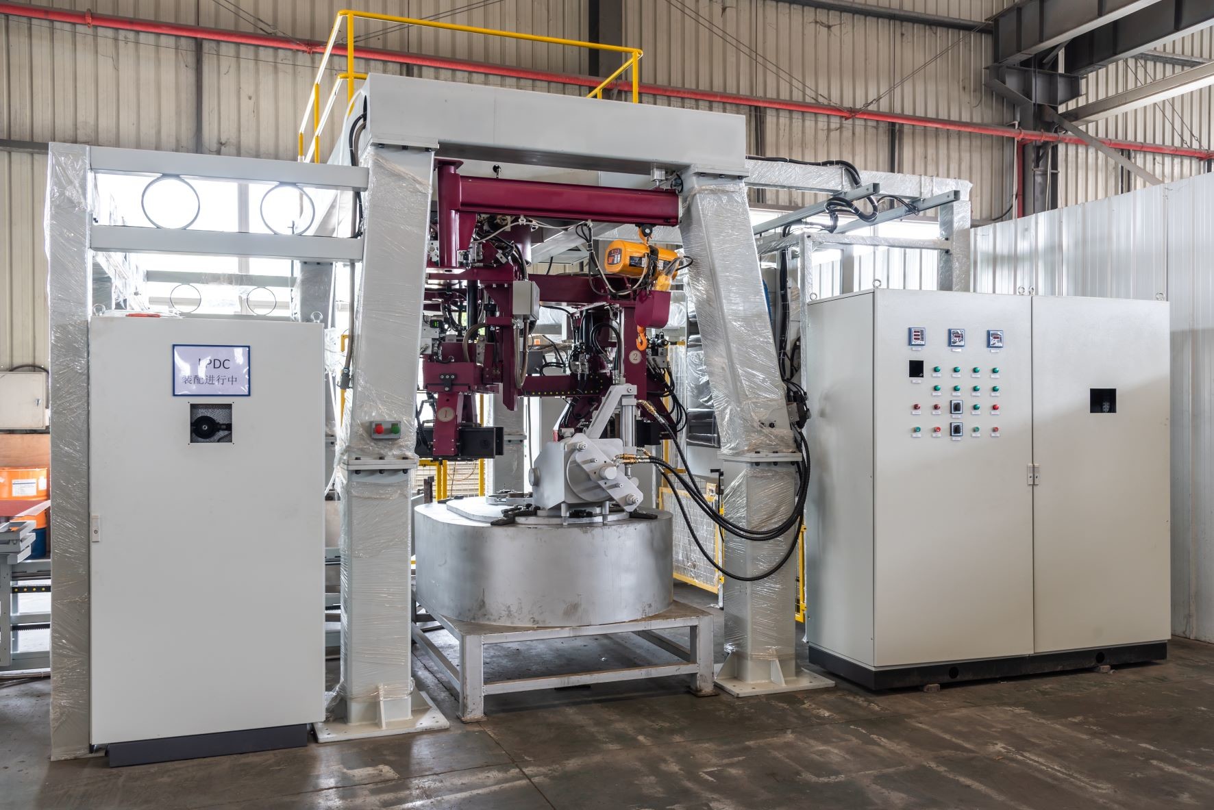 Automatic Discharge Faucet Low Pressure Die Casting Machine With Two Manipulators