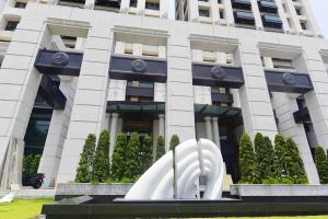 Wholesale Stainless Steel Modern Abstract Sculpture , Metal Modern Outdoor Sculpture from china suppliers