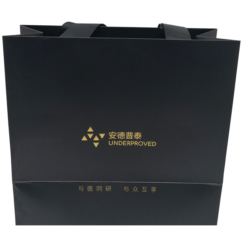 Offset Embossing Printed Paper Bags 157gram Hot Foil Stamping