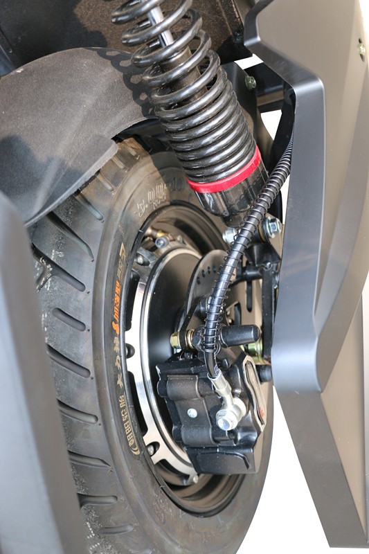 2018 Popular Fashion Style 60V 32AH 800W E Scooter Made for Comfort and Performance