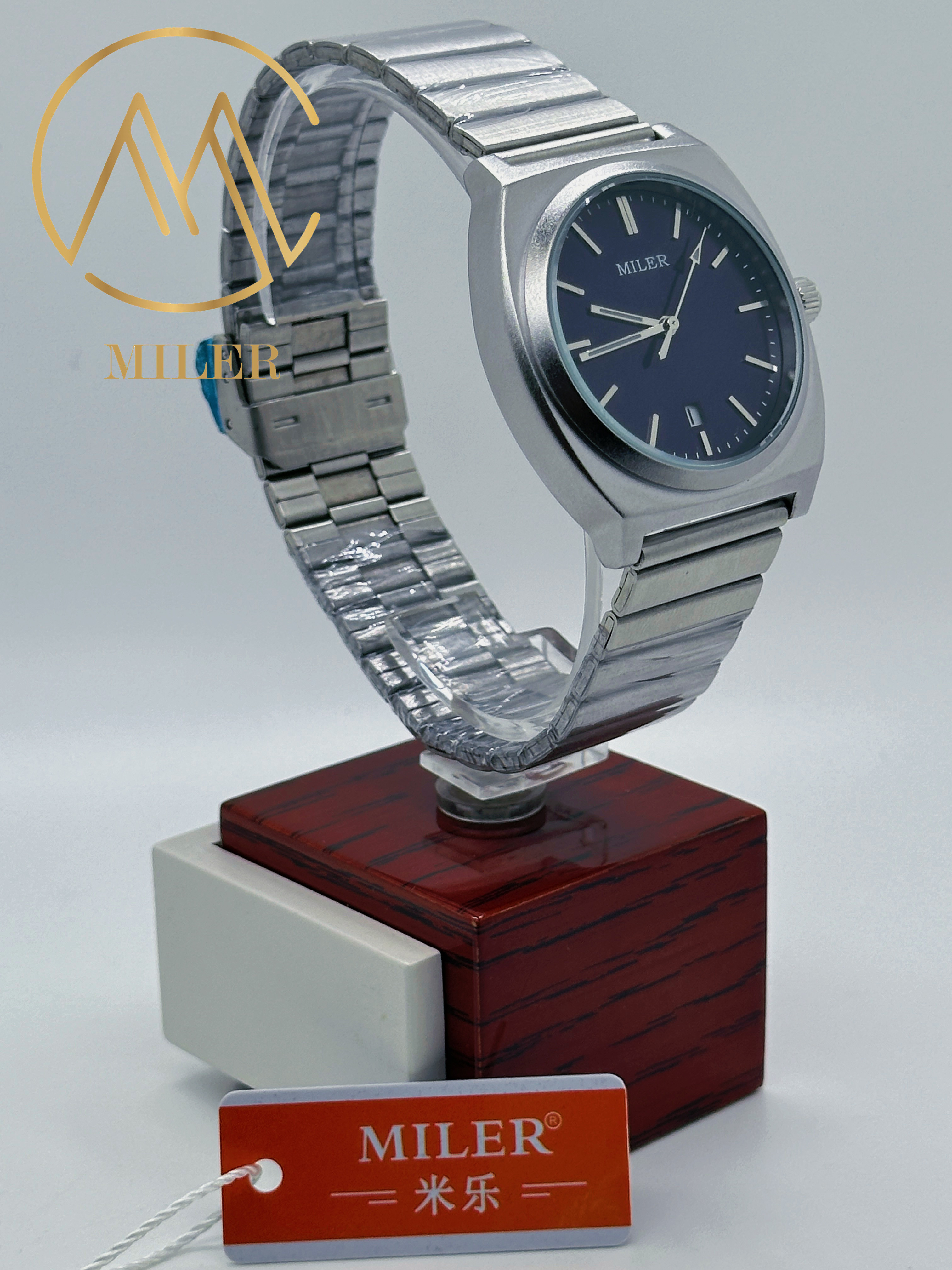 Customized Trendy Quartz Wrist Watches For Men With Luminous Hands Leather Band