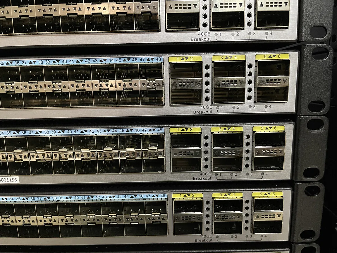 CE6800 Series 48-Port 10G SFP and 6-Port 40GE QSFP Data Center Switches with Full-Duplex Half-Duplex Communication Mode