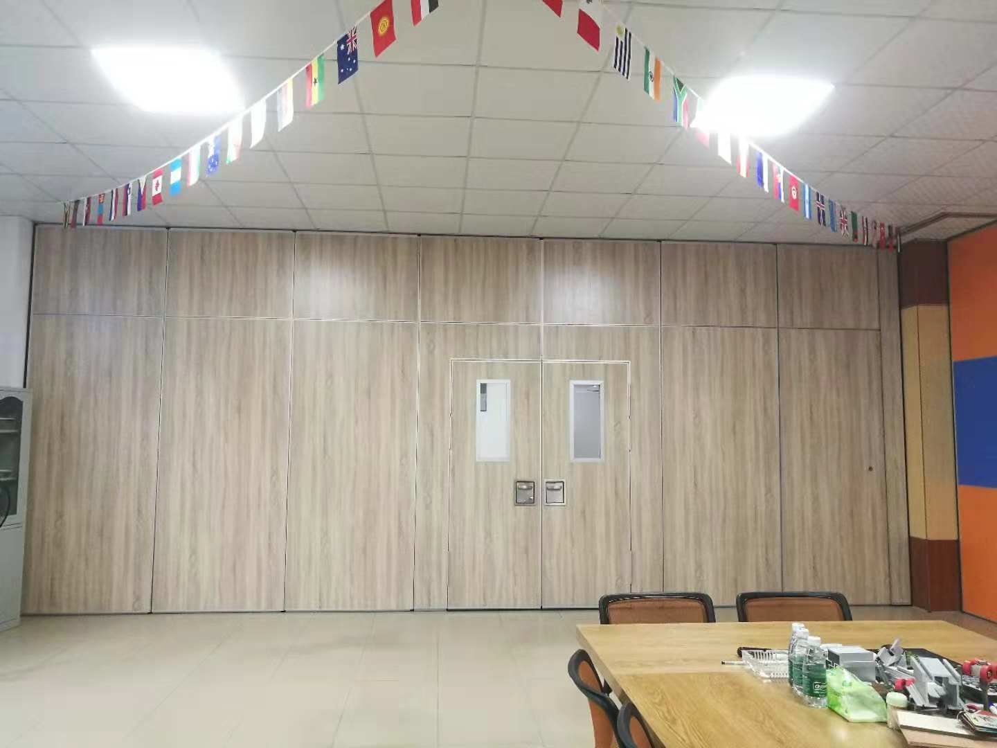 Wooden Sliding Folding Sound Proof Partitions Removable Office Partition