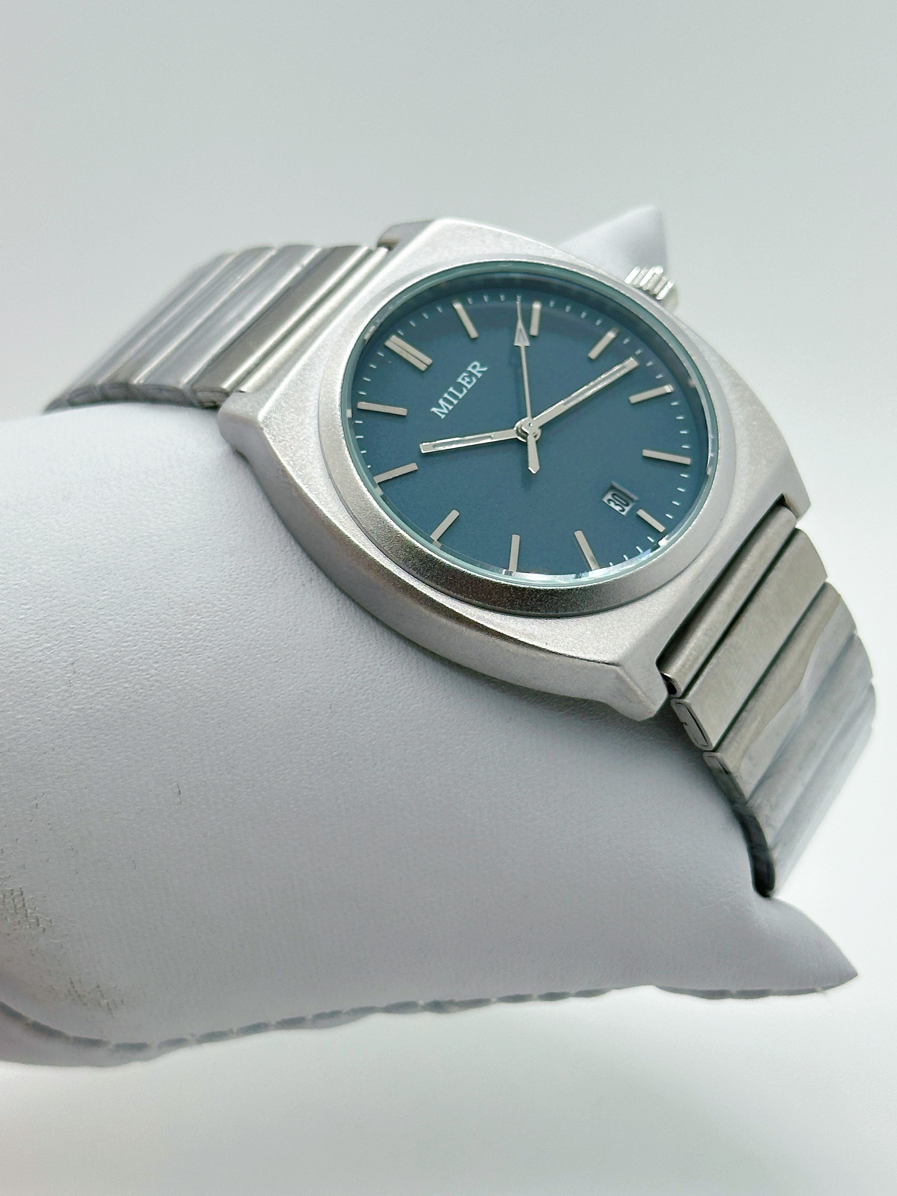 18mm Classic Stainless Steel Strap Watch Water Resistant To 30m With Luminous Hands