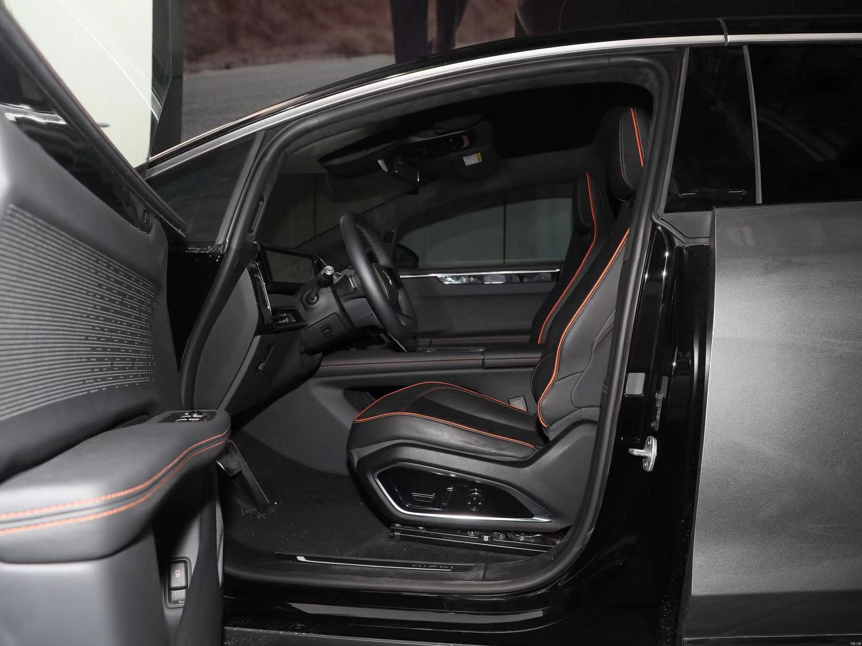 HiPhi X 2021 Flagship 6 Seats 4WD Luxury Medium Large SUV 560km 3.9s To 100kmh