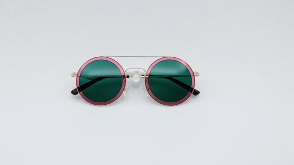 Retro Style Round Sunglasses Metal Circle nylon lens Sunglasses for Women with