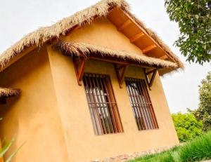 Wholesale High Quality Synthetic Thatch for Gazebo Roof Hotel Roofing Decoration from china suppliers