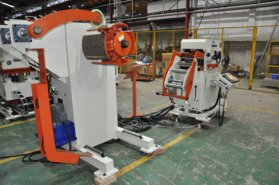 800 mm Width Metal Sheet High Precision Punch Feeder Uncoiler Equipment