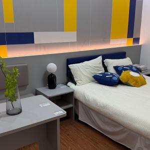 Wholesale Customised Modern Wooden Hotel Bedroom Furniture Sets Apartment Bedroom Set from china suppliers