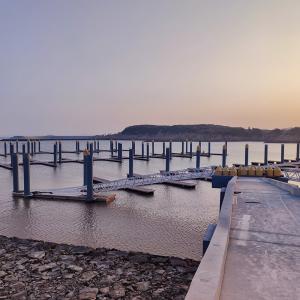 Wholesale Durable Aluminum Alloy Main Pontoon Or Aluminum Frame Dock 500mm Freeboard from china suppliers