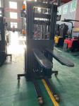Heavy Duty 1500kg 2000kg Full Electric Pallet Stacker Battery Powered Forklift