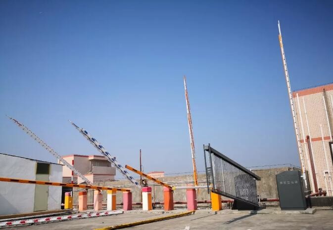 SS304 6m Boom Parking Entrance Barrier Speed Adjustable