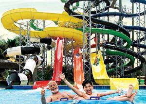 Wholesale Holiday Villa Custom Water Slides Commercial Pool Water Slide 4 Riders Load from china suppliers