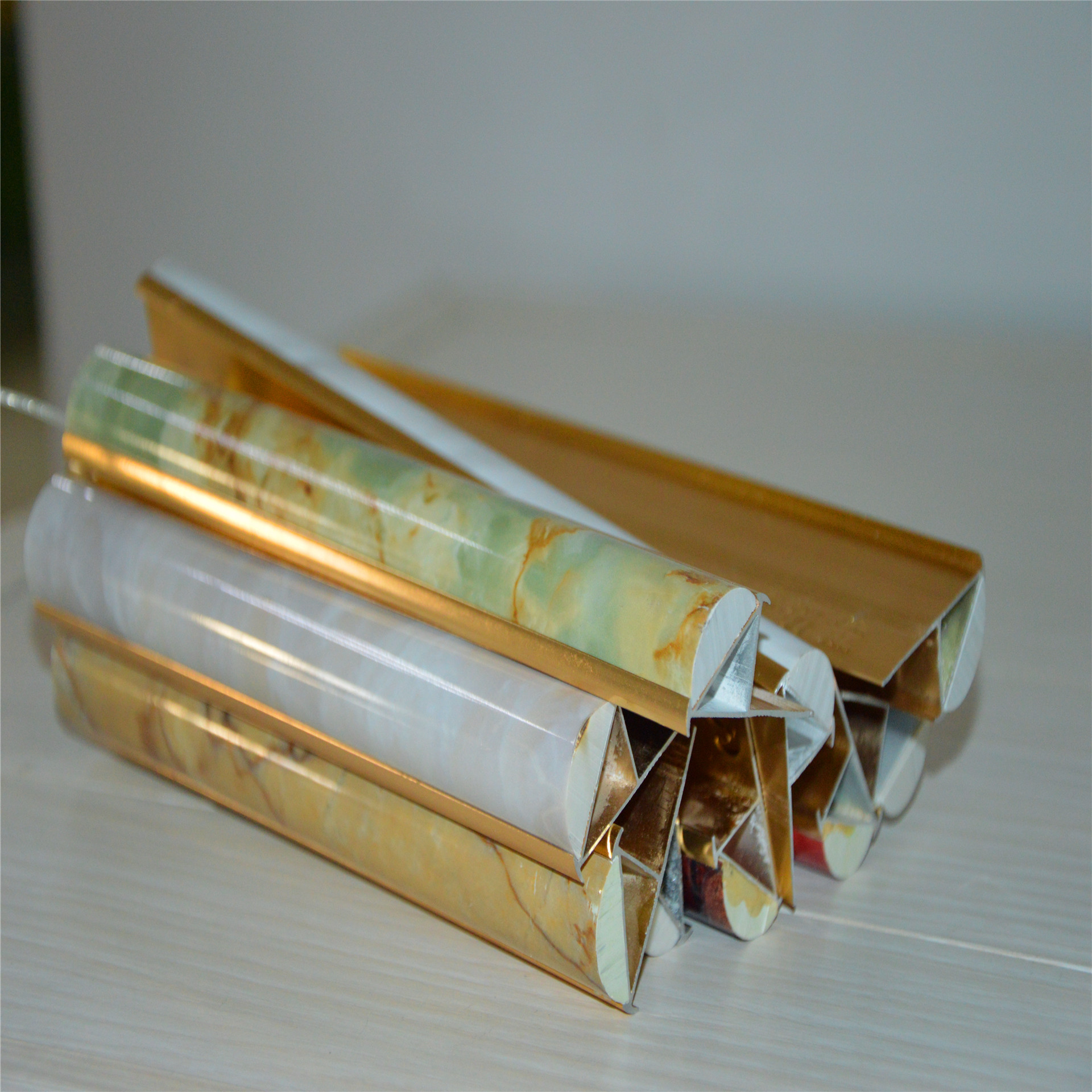 Polished External Corner Tile Trim Gold Transition Aluminum Angle Carpet Tile Trim