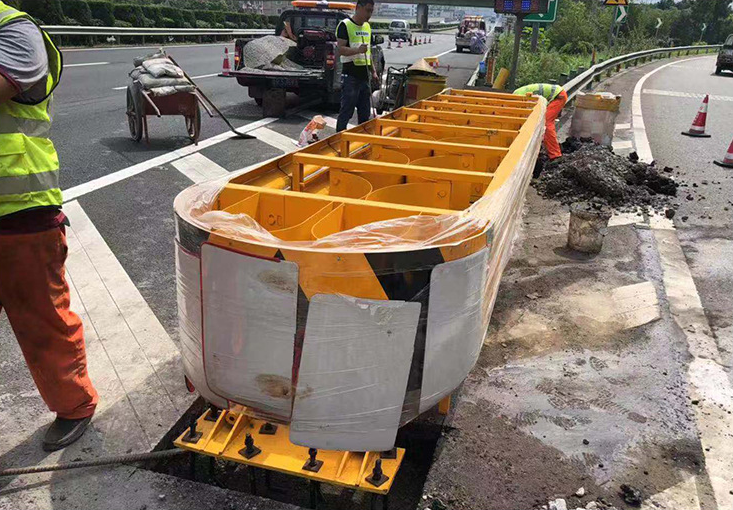 Galvanized and Powder Coated Crash Cushion Barrier for Road Traffic Safety